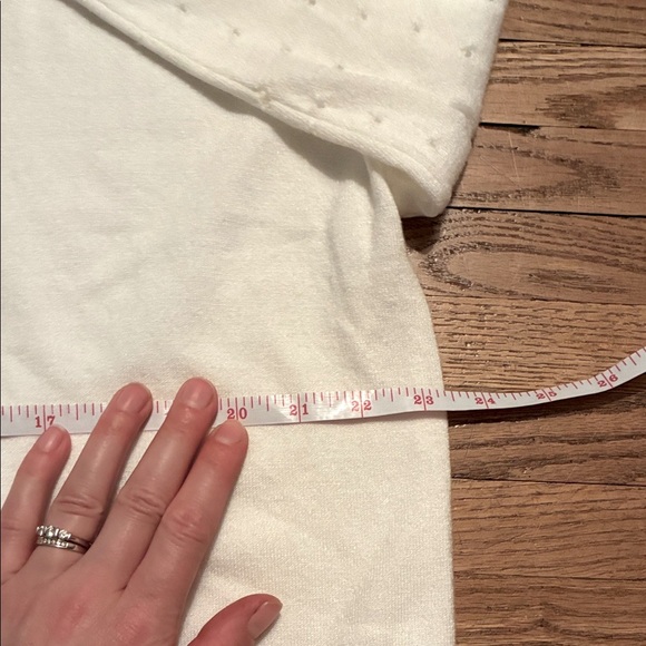 Pink Martini Elegant White V-Neck Sweater - Picture 10 of 12